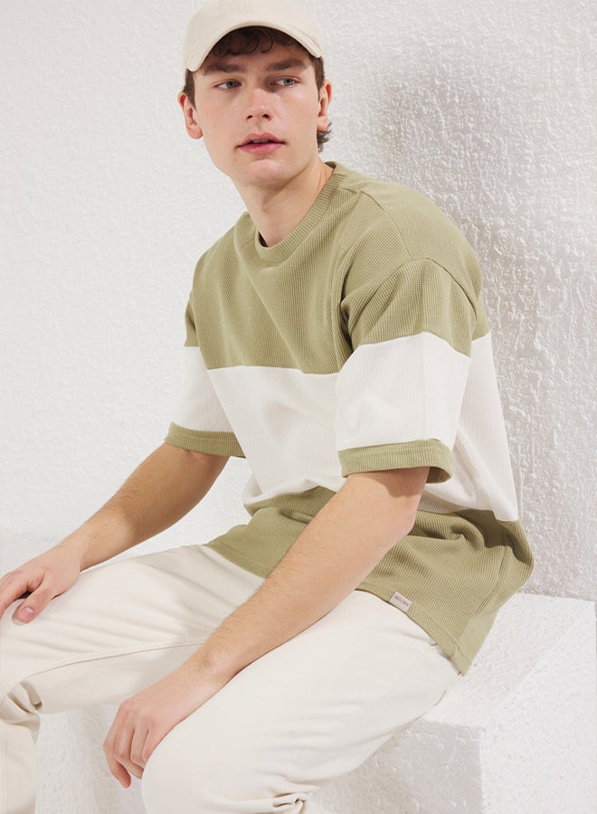 trendyol Men Green and White Stripe T-shirt - Image 3