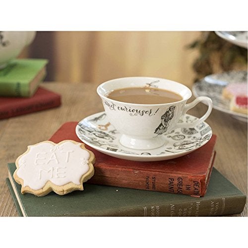 Va V&A Alice in Wonderland Cup and Saucer, 210 ml (7 fl oz) - Image 4