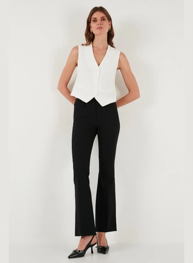 ليلا ليلا فيست نسائي بياقة على شكل حرف  وأزرار