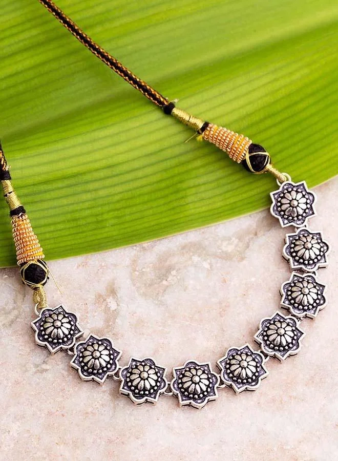 VOYLLA Abhira Looping Design Necklace