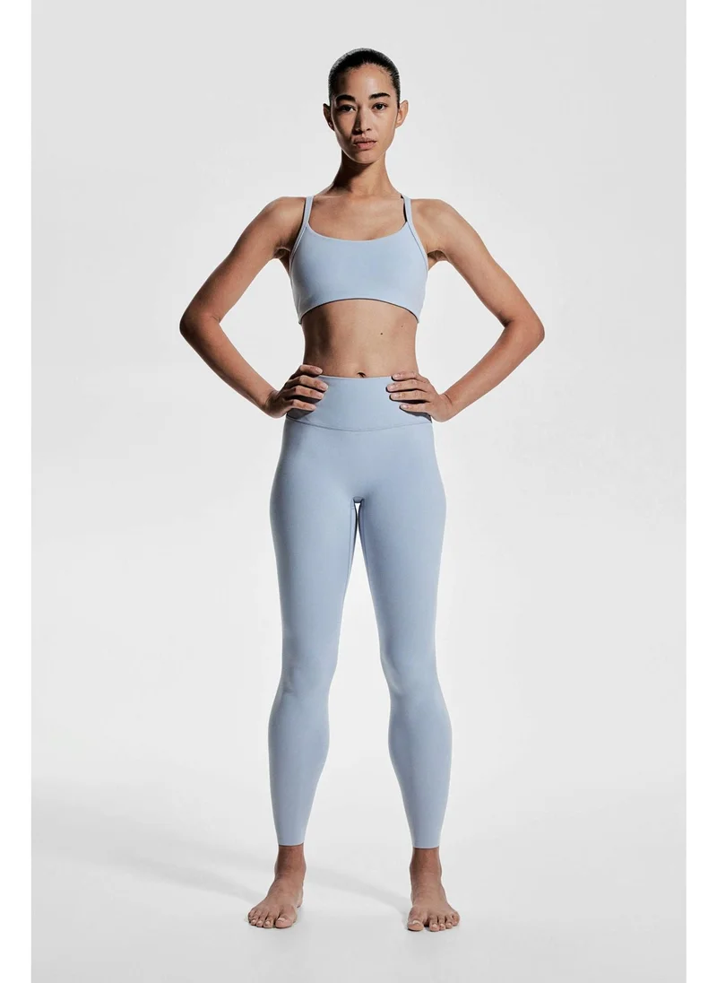 اتش اند ام Medium Support Sports bra in SoftMove™