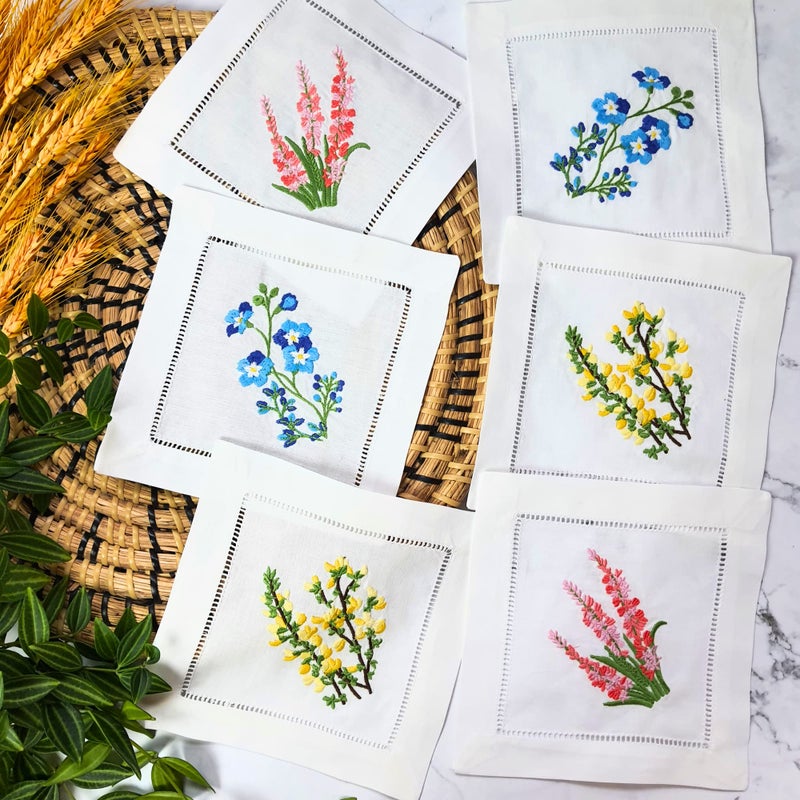 HCRAFT Embroidered White Cloth Napkins Mixed Hyacinth Bulbs Design Square 6x6 With Ladder Hemstitch Perfect For Christmas Parties Set of 6