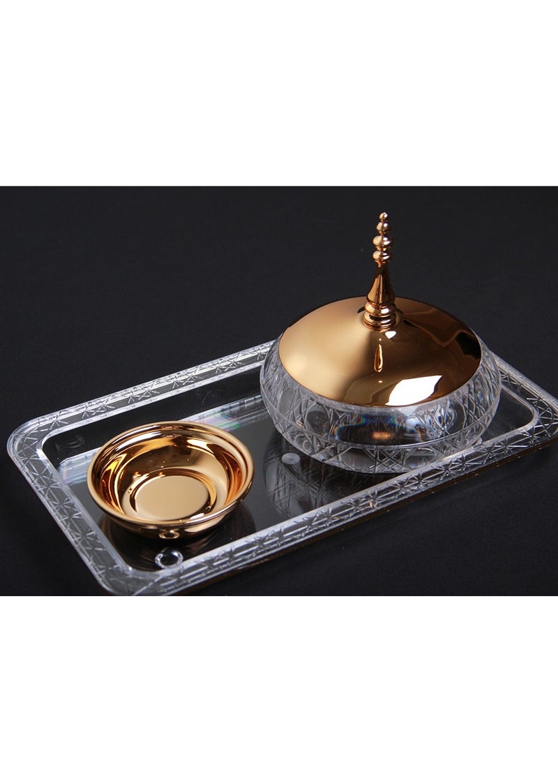 A set of luxurious plates for serving dates with a luxuriously designed tray