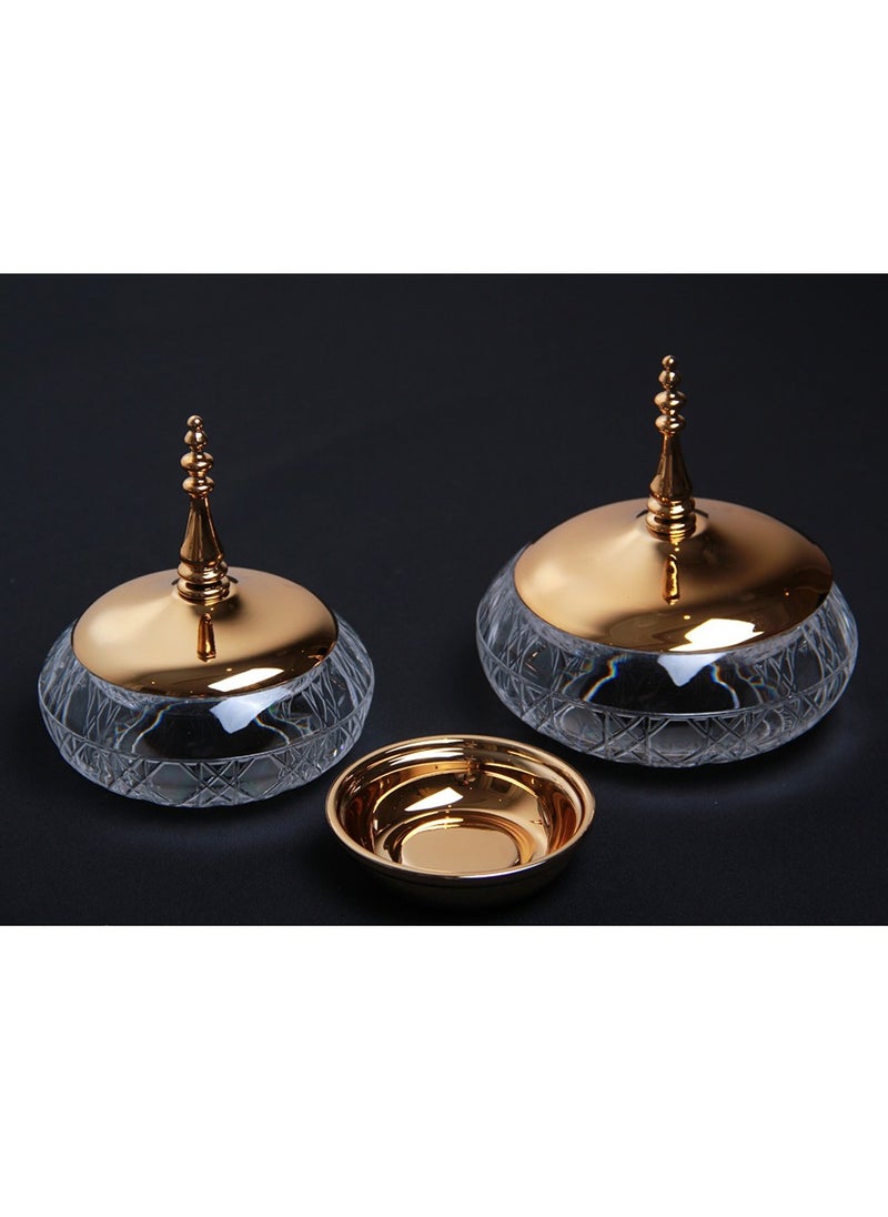 A set of luxurious plates for serving dates with a luxuriously designed tray