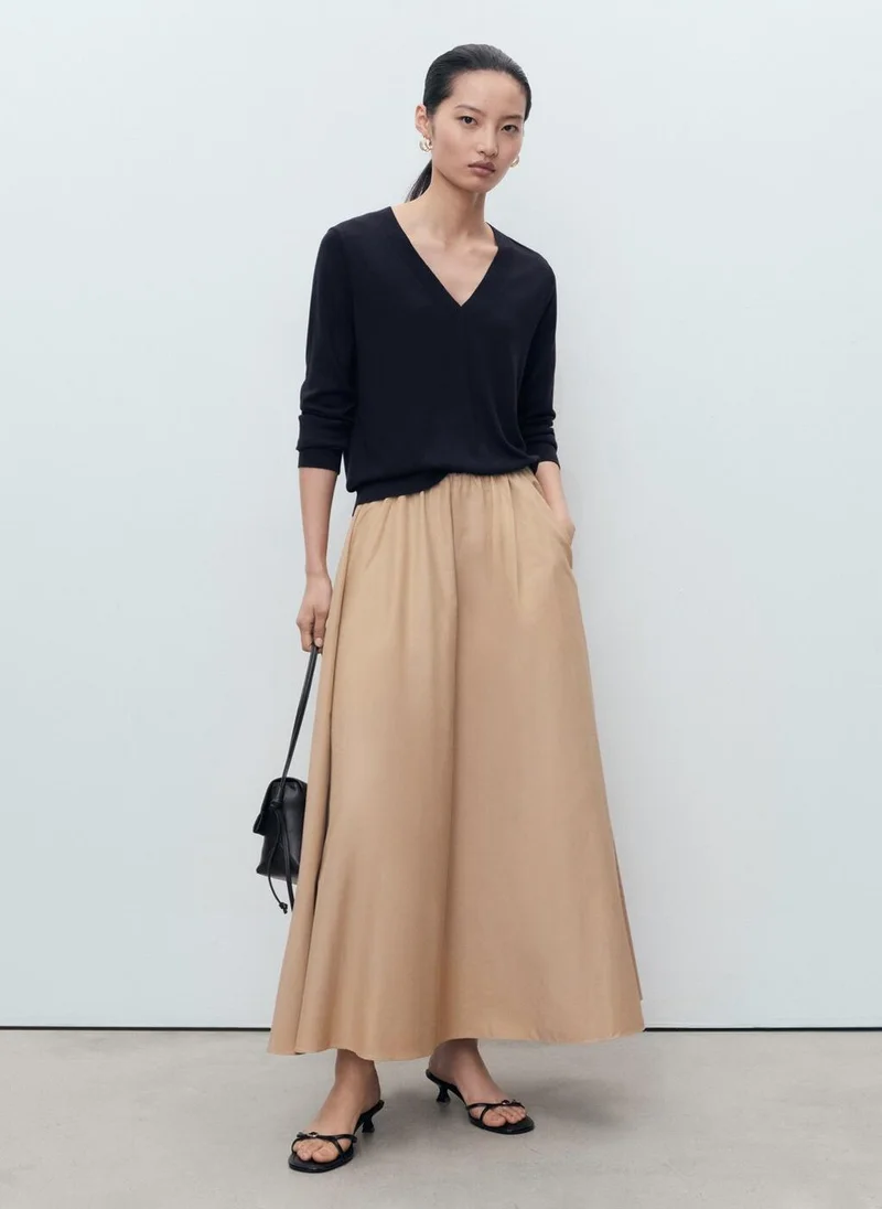 مانجو كنزة بياقة على شكل حرف  محبوكة بدقة