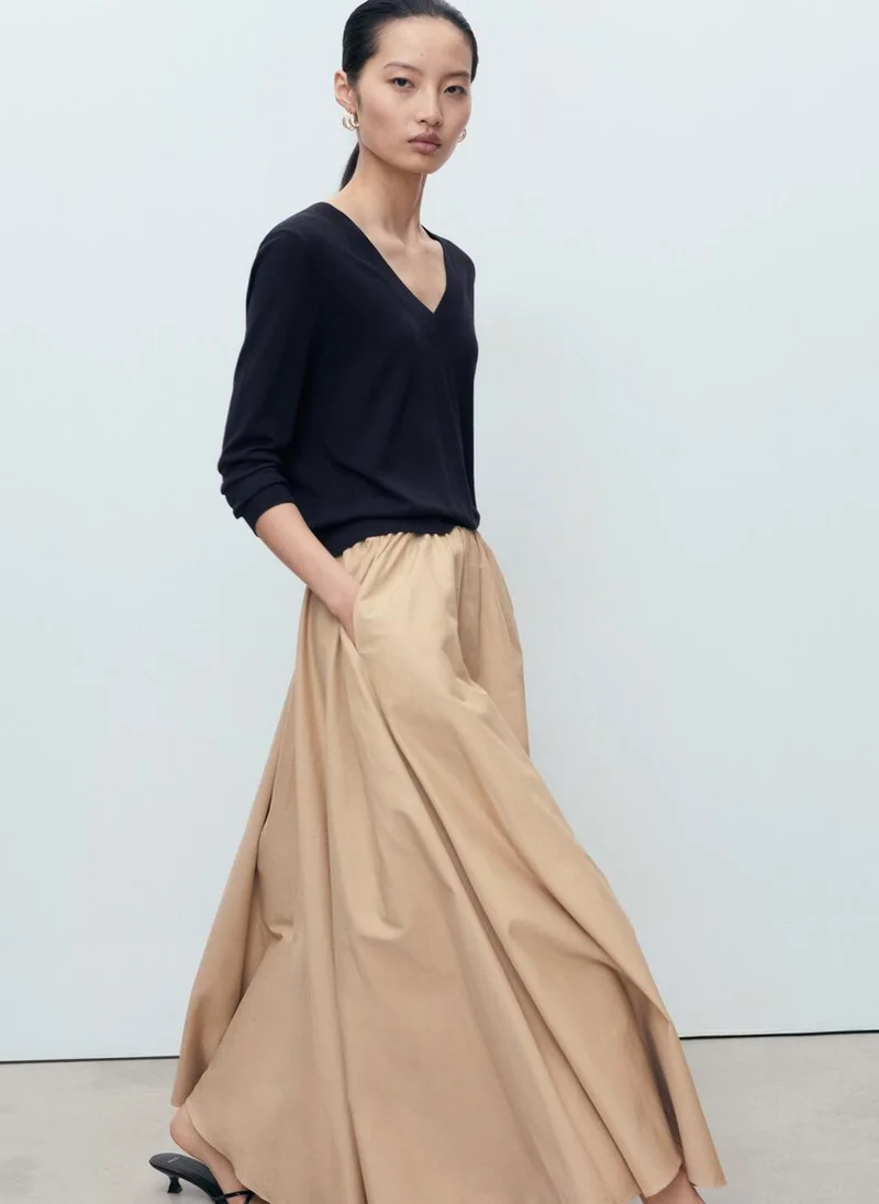 مانجو كنزة بياقة على شكل حرف  محبوكة بدقة