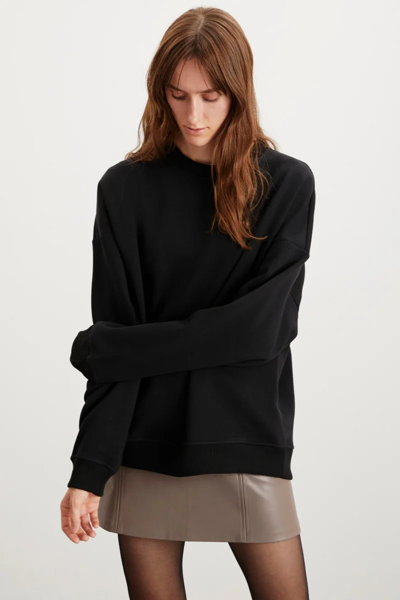 GRIMELANGE Allys Women's Crew Neck Oversize Basic Black Sweatshirt