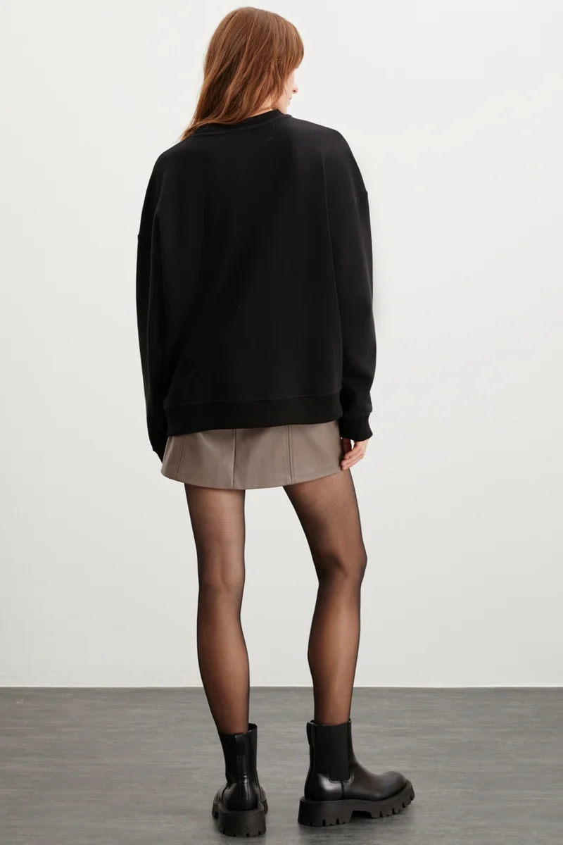 GRIMELANGE Allys Women's Crew Neck Oversize Basic Black Sweatshirt