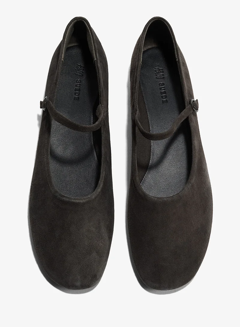 اتش اند ام حذاء باليه ماري جين من جلد سويدي