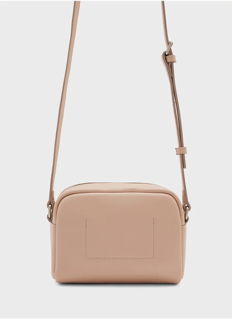 كالفن كلاين جينز Logo Sculpted Crossbody