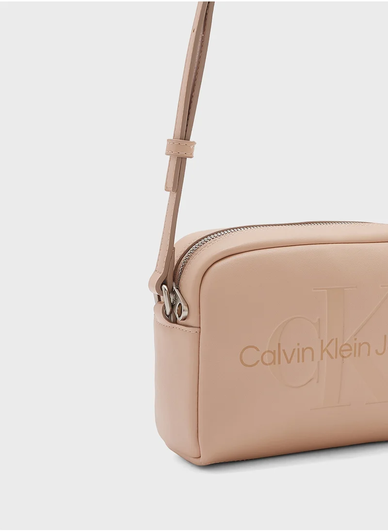 كالفن كلاين جينز Logo Sculpted Crossbody