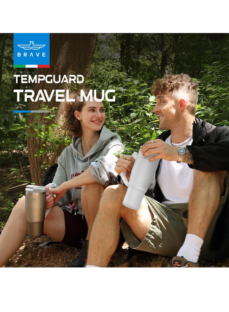 بريف ٣٢ أونصة (٩٥٠ مل) كوب معزول من الفولاذ المقاوم للصدأ مع مقبض دوار بزاوية ١٨٠° وغطاء مع شفاط، كوب قهوة سفر ١٠٠٪ مانع للتسرب، كوب معزول جدار مزدوج بتقنية التفريغ، يحافظ على المشروبات باردة لمدة ٢٤ ساعة أو حارة لمدة ١٢ ساعة، خالي من مادة BPA، متين، قابل لإعادة الاستخدام، مناسب لحامل الأكواب، كوب قهوة كبير وزجاجة ماء للمشروبات الساخنة والباردة، مثالي للمكتب، السفر، والصالة الرياضية (أبيض) - Image 5