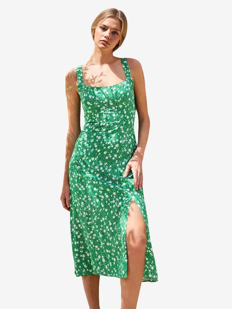 بيغ دارت فستان ميدي بقصة ضيقة وياقة مربعة وفتحة