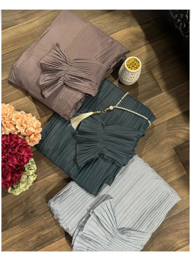 A collection of stylish and comfortable pleated prayer shawls