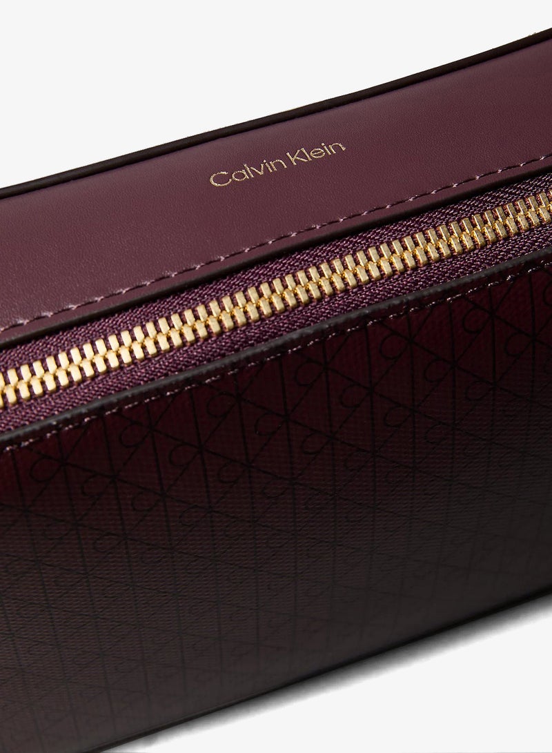 كالفن كلاين حقيبة كاميرا طويلة - Image 4