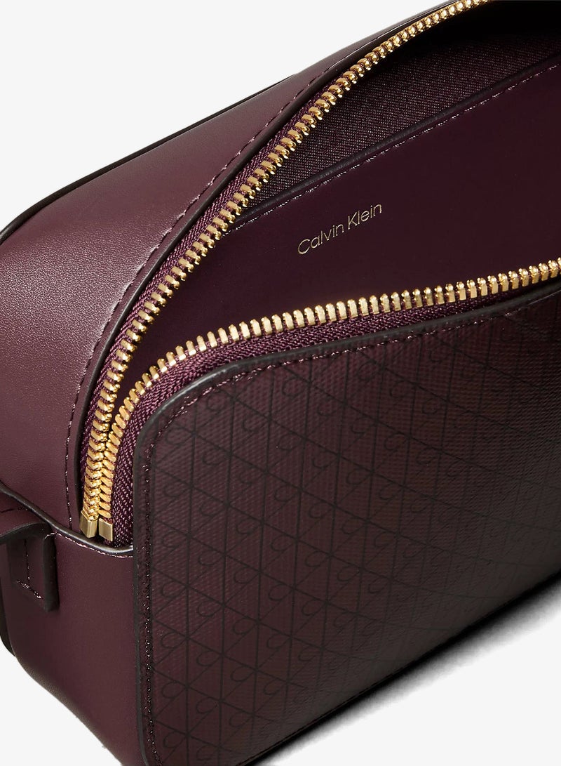 كالفن كلاين حقيبة كاميرا طويلة - Image 5