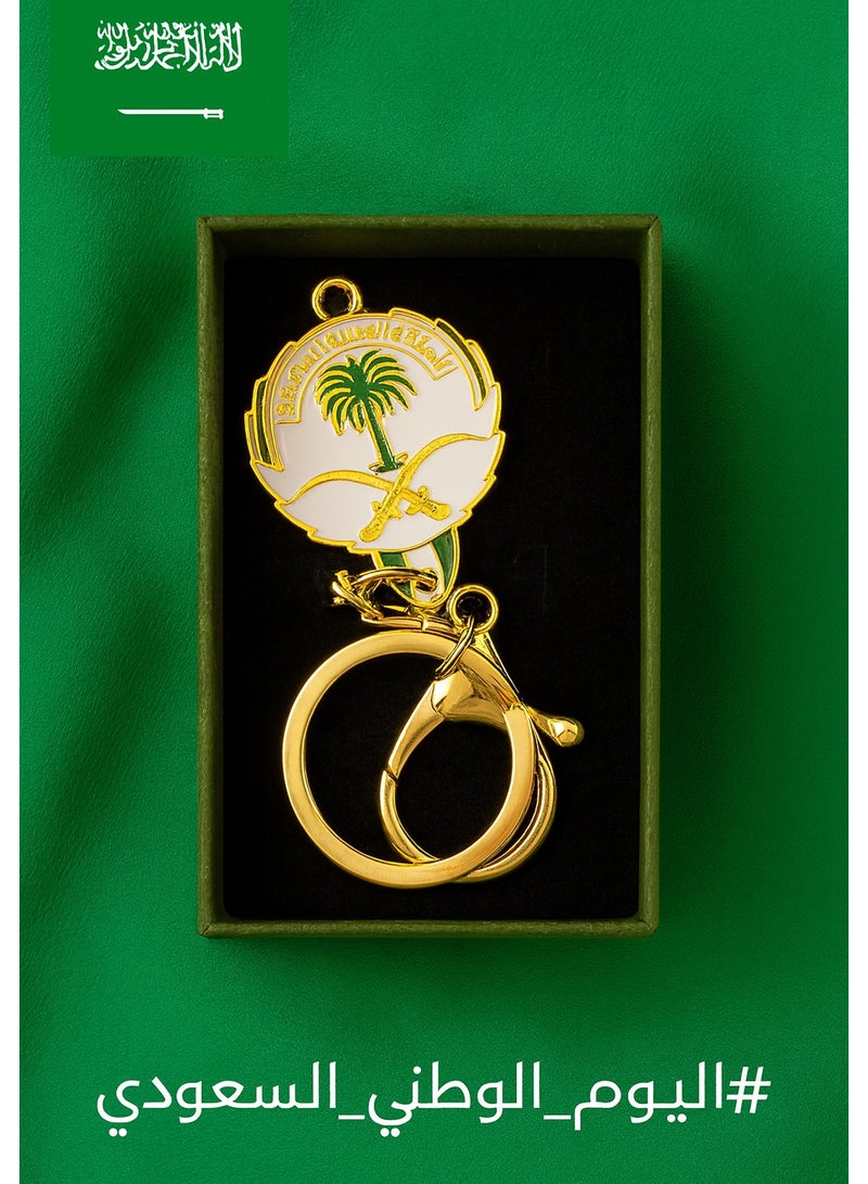 زينه اليوم الوطني سلسلة مفاتيح بتصميم شعار الممكلة العربية السعودية باللون الذهبي ضمن علبة خضراء انيقة  للاحتفال باليوم الوطني - Image 1