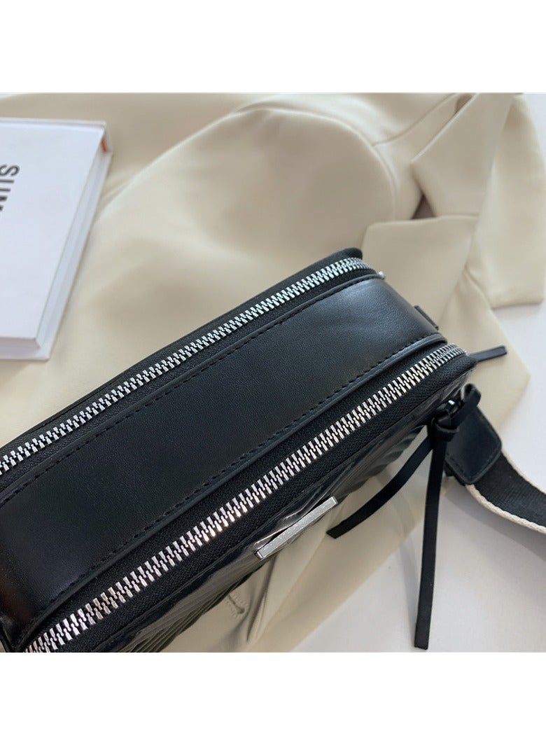 GUESS Women Crossbody Bag,Bag for Women,Shoulder Bag 20*13*7.5cm - Image 4