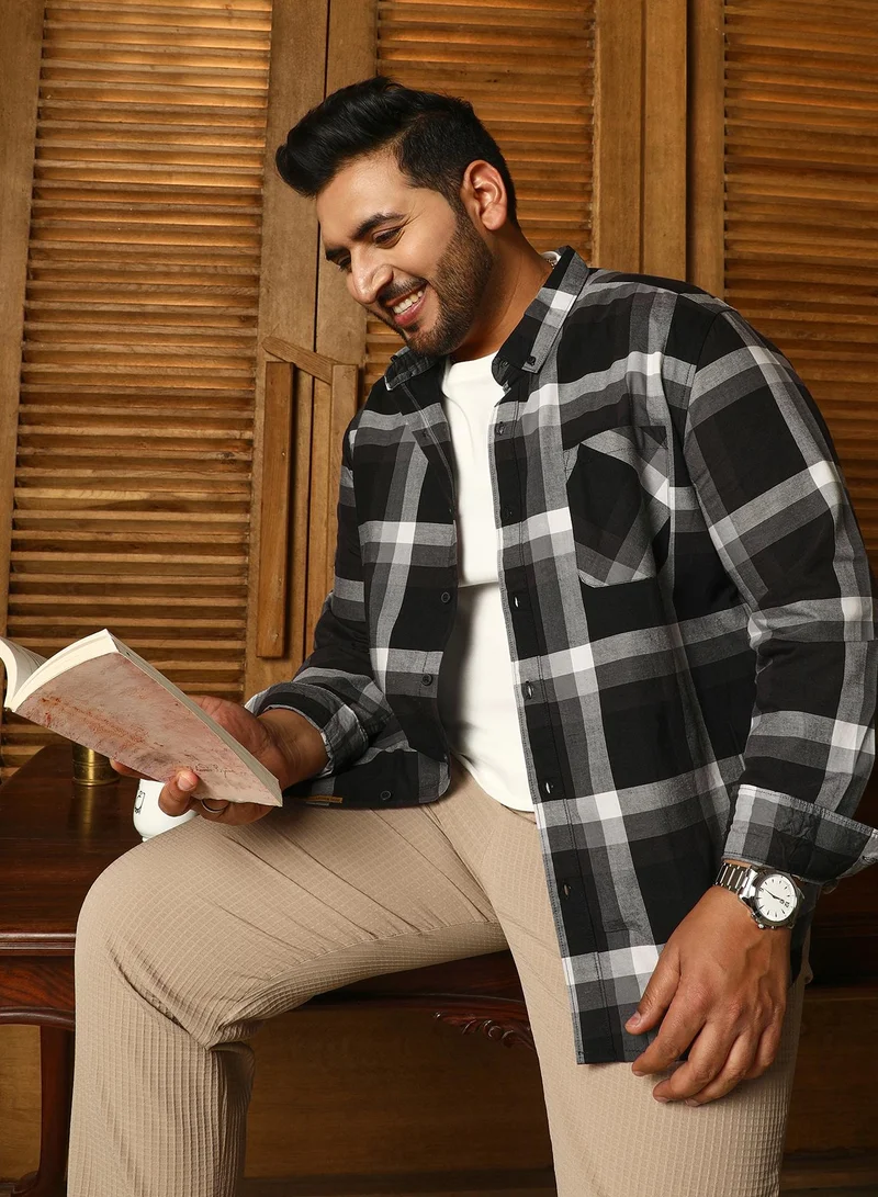 انستافاب بلس قميص رجالي أسود مرقط بنقشة مربعات مريحة للملابس الكاجوال بياقة عريضة وأكمام طويلة بأزرار مقاس كبير مصمم براحة للاستخدام اليومي