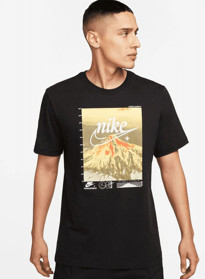 Nike Men's Sportswear Graphic T-Shirt