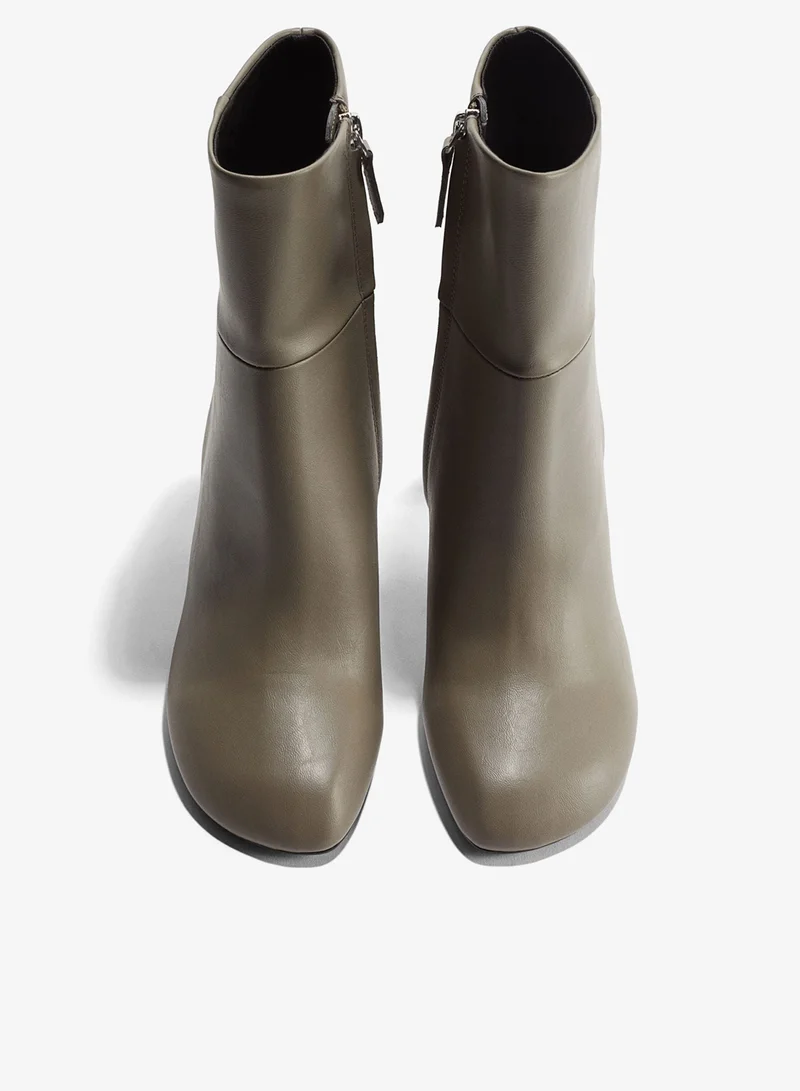 اتش اند ام بووت بكعب يصل للكاحل