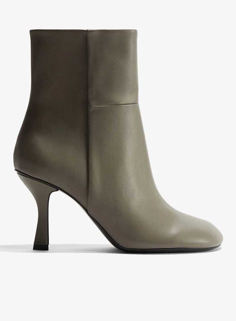 اتش اند ام بووت بكعب يصل للكاحل