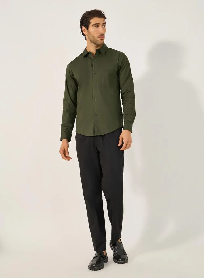 ستايلي قميص سيم فيت بياقة عريضة وجيب على الصدر