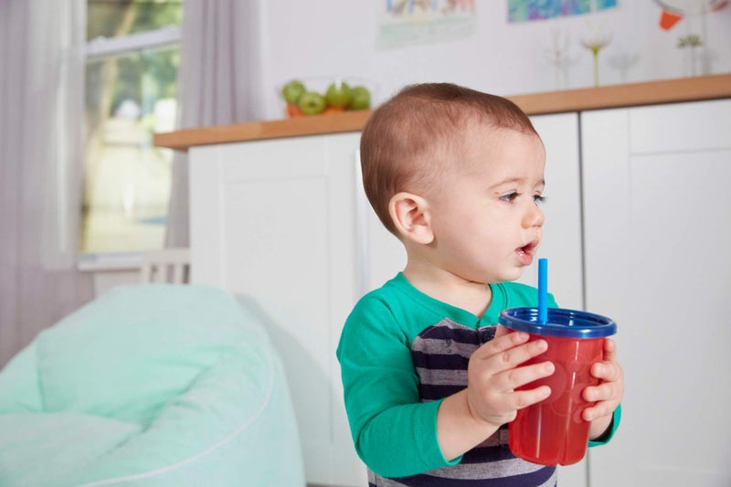 the FIRST years طقم الحفلات القابل للإعادة من The First Years - طقم حفلات قوس قزح - أكواب شرب للأطفال، وأطباق، وأكواب وجبات خفيفة - للأعمار من 18 شهرًا وما فوق - 30 قطعة - Image 5