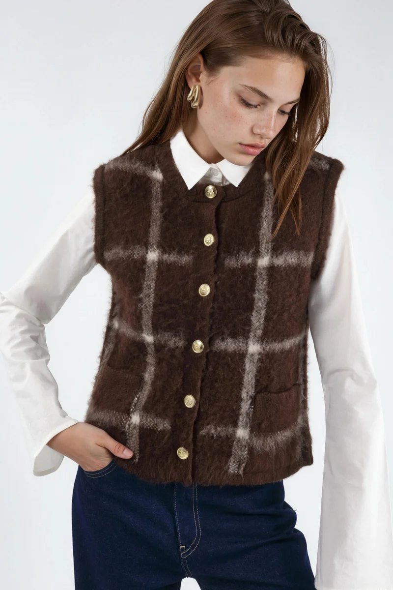 هيكاب Plaid Crew Neck Sweater Vest with Buttons