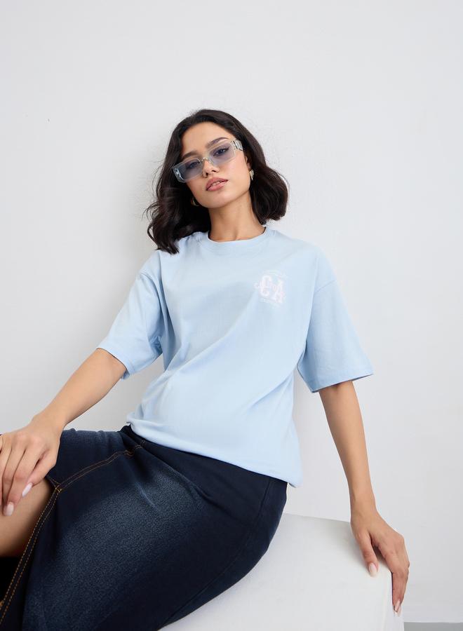 ستايلي تيشيرت أوفر سايز بياقة دائرية وطبعة شعار - Image 5