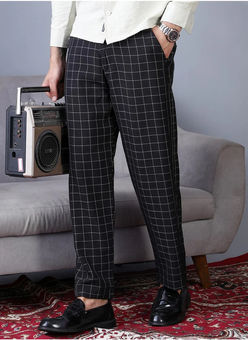 Campus Sutra Campus Sutra Men's Midnight Black Graph-Check Staright Trousers For Casual Wear | Mid-Rise | Straight Fit | Drawstring Closure | Trousers Crafted With Comfort Fit For Everyday Wear
