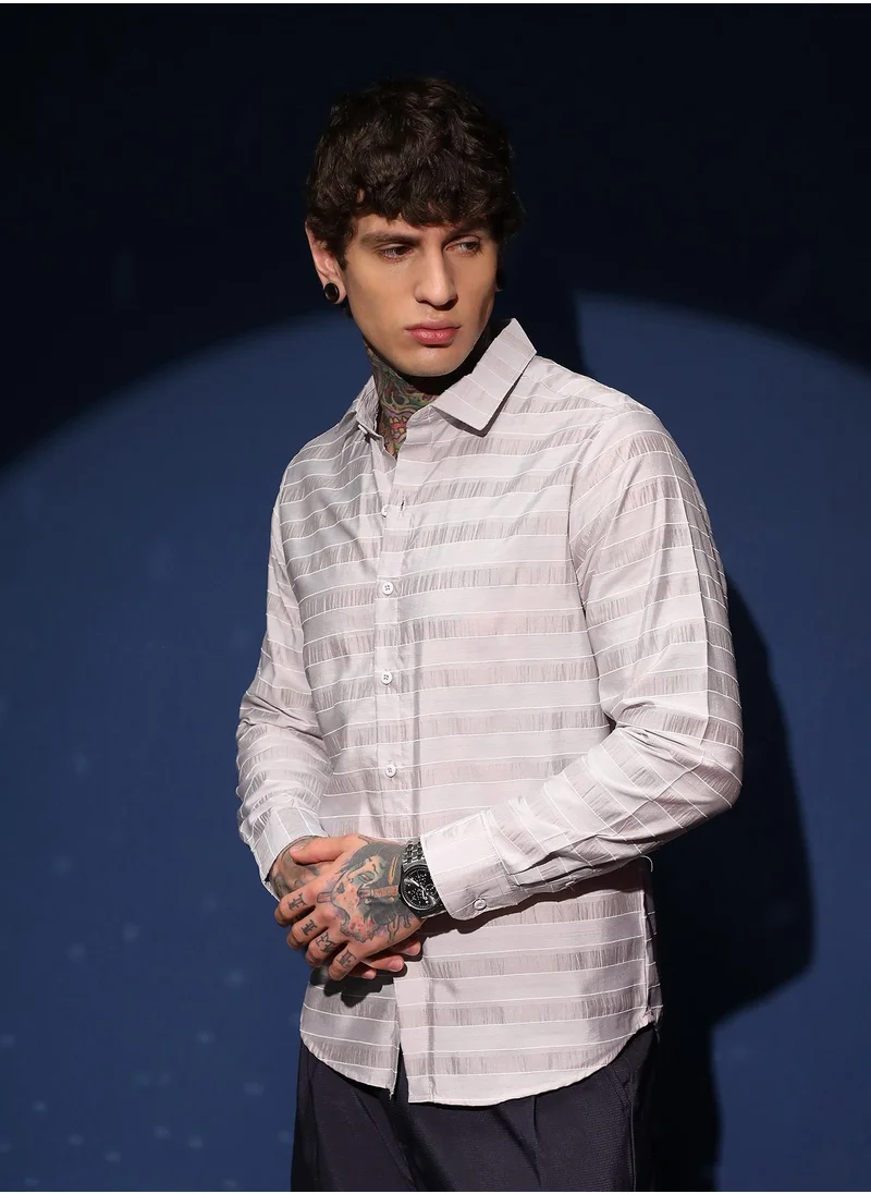 كامبوس سوترا Men's Off-White Parallel-Stripe Shirt For Casual Wear | Mid-Rise | Regular Fit | Button Closure | Shirt Crafted With Comfort Fit For Everyday Wear