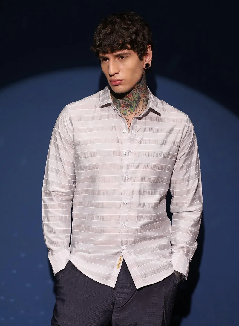 Campus Sutra Men's Off-White Parallel-Stripe Shirt For Casual Wear | Mid-Rise | Regular Fit | Button Closure | Shirt Crafted With Comfort Fit For Everyday Wear