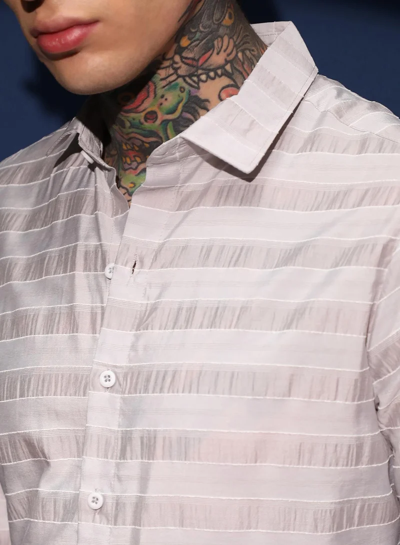 Campus Sutra Men's Off-White Parallel-Stripe Shirt For Casual Wear | Mid-Rise | Regular Fit | Button Closure | Shirt Crafted With Comfort Fit For Everyday Wear