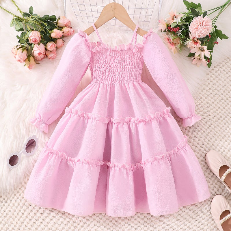 In autumn, childrens solid color long sleeve suspenders with a shoulder and cable dress are specially available for a generation of hair across the border. Pink 