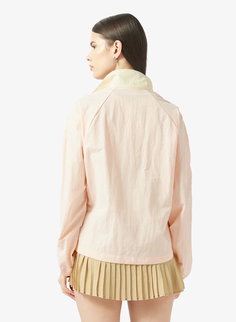 ريبوك جاكيت رياضي نسائي أيقوني بفتحة سفلية