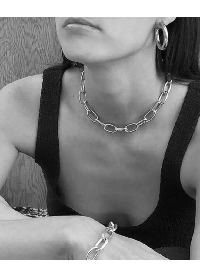 Unique women necklace with short chain design distinctive and elegant women accessory silver color  - Image 1