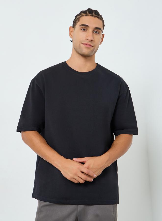 ستايلي تيشيرت بقصة واسعة مع طبعة جرافيك خلفية - Image 3