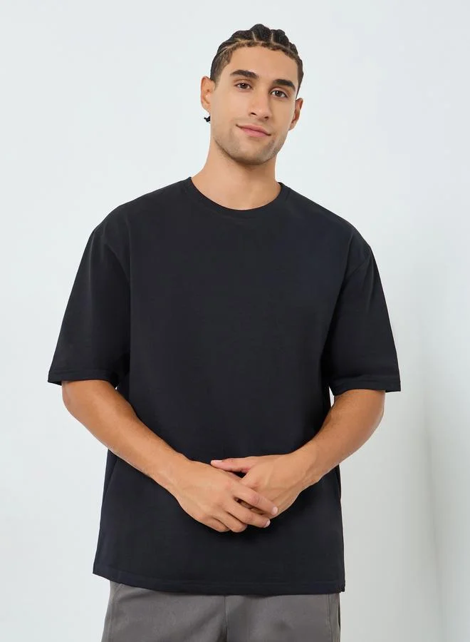 ستايلي تيشيرت بقصة واسعة مع طبعة جرافيك خلفية