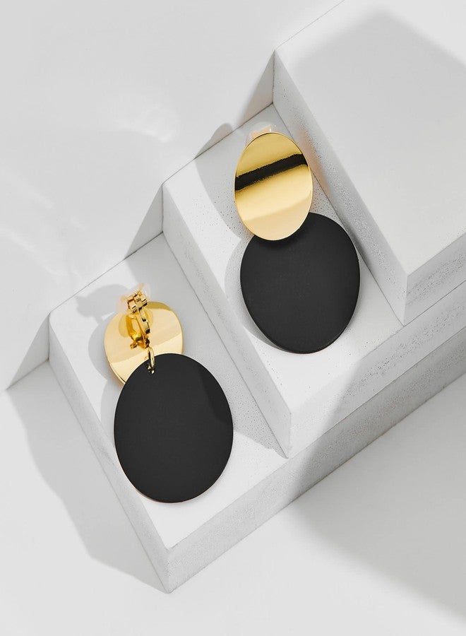 ليلي آند وايت أقراط ليلي آند وايت الذهبية بمشبك - أقراص دائرية، تصميم هندسي، لمسة نهائية سوداء غير لامعة، لا حاجة لثقب الأذن، تثبيت آمن، سهلة التنسيق، هدية رائعة، مصنوعة يدويًا، مصممة لتدوم طويلًا - Image 5