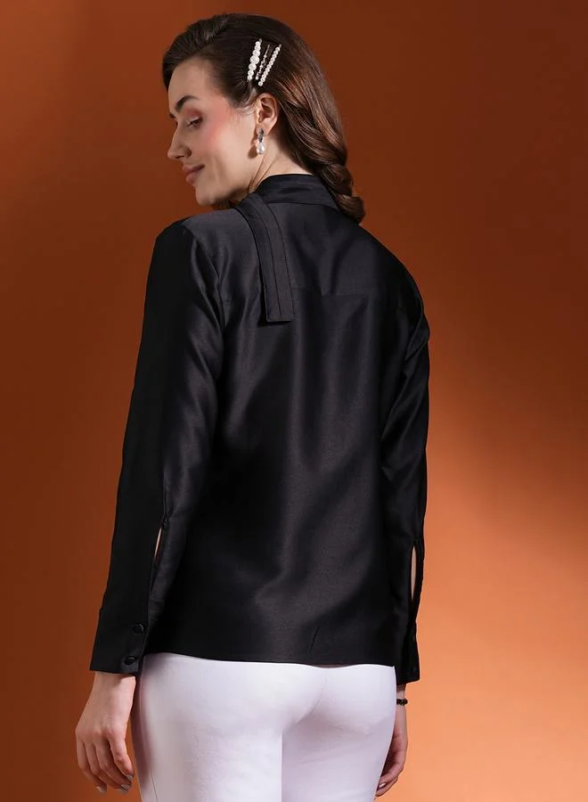 جلو باص بلوزة جلوبس ساتان بياقة ملتفة