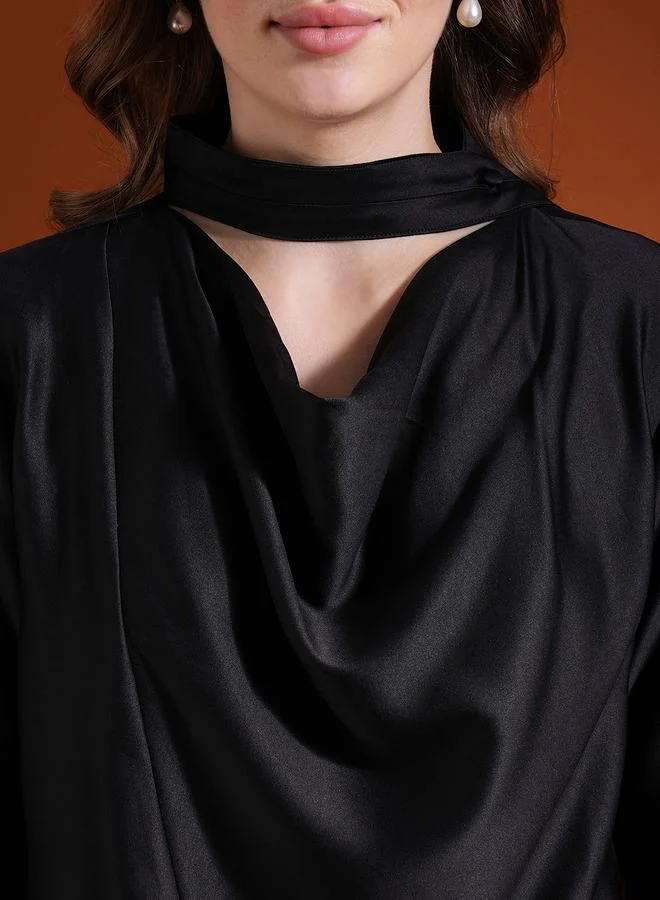 جلو باص بلوزة جلوبس ساتان بياقة ملتفة