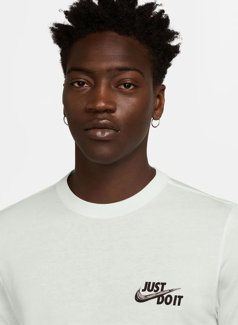 Nike Just Do It Graphic T-Shirt