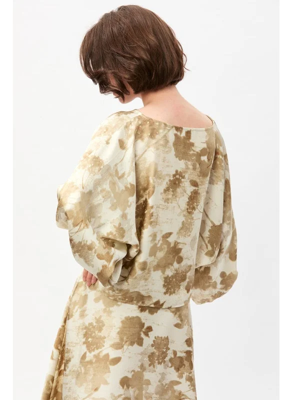 Tenda Floral blouse with a wide fit
