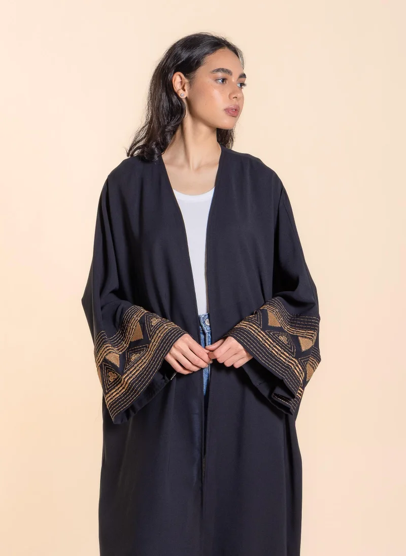 شايبس عباية مطرزة بالتفصيل