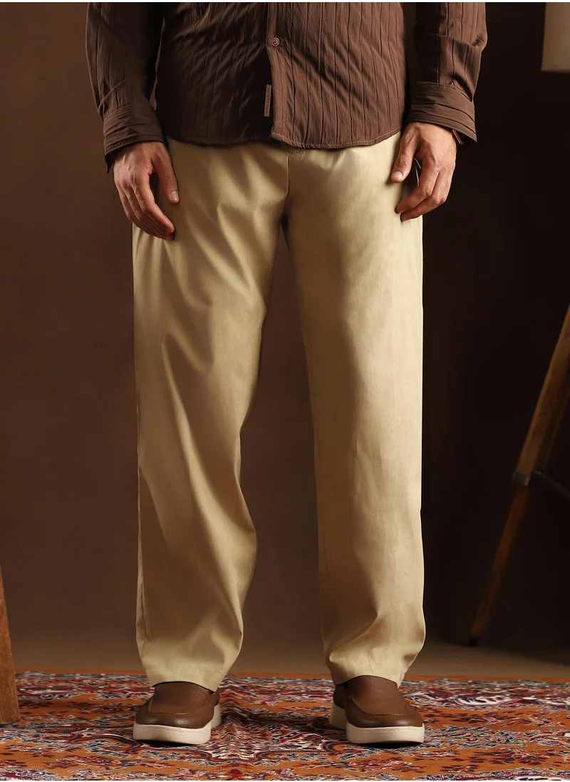 Campus Sutra Campus Sutra Men's Khaki Beige Pleated Tailored Trousers For Casual Wear | Mid-Rise | Straight Fit | Button Closure | Trousers Crafted With Comfort Fit For Everyday Wear