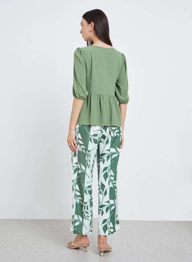 تايك تو طقم منسق من بلوزة بكشكش وبنطال مطبع بأوراق - Image 5