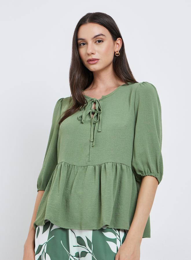 تايك تو طقم منسق من بلوزة بكشكش وبنطال مطبع بأوراق - Image 2