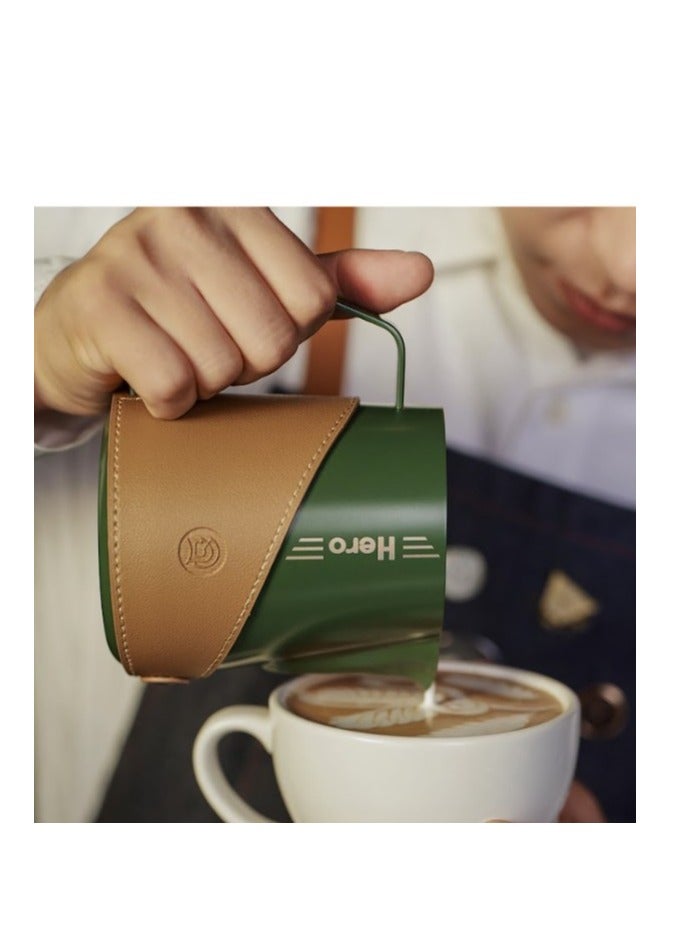 زيروهيرو ZeroHero Premium 600ml Stainless Steel Latte Art Pitcher – CLAC Competition, Co-Branded by Liu Qiang, Dual V Mouth, Ergonomic Handle, White/Green - Image 2