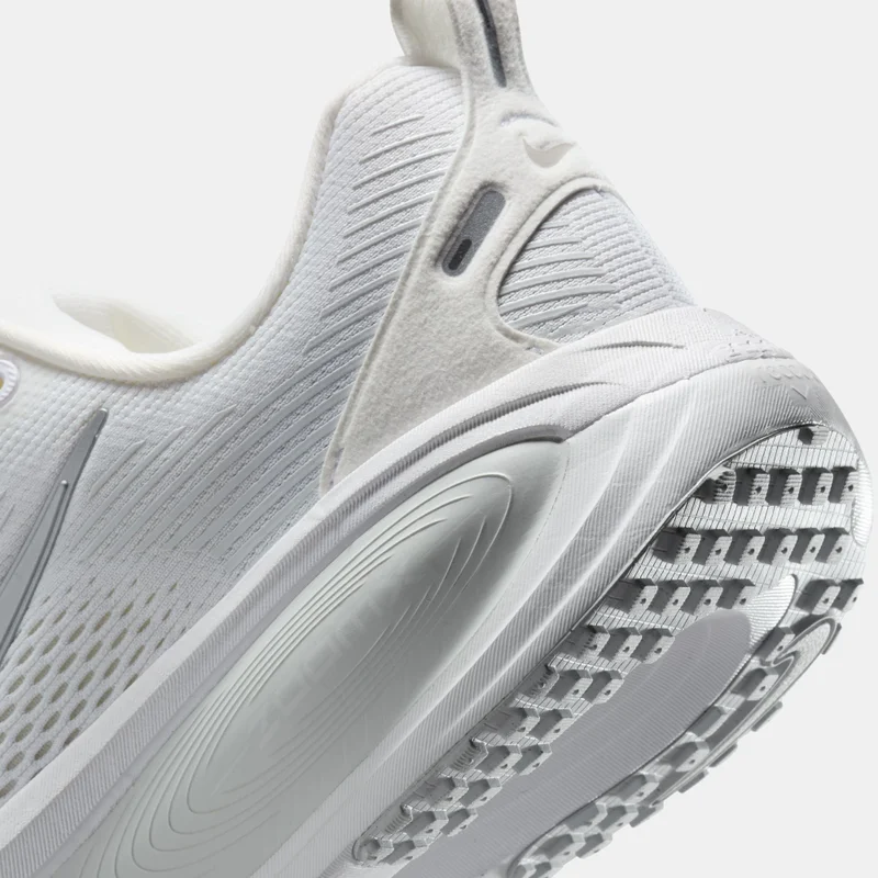 Nike Women's Vomero 18 Road Running Shoes